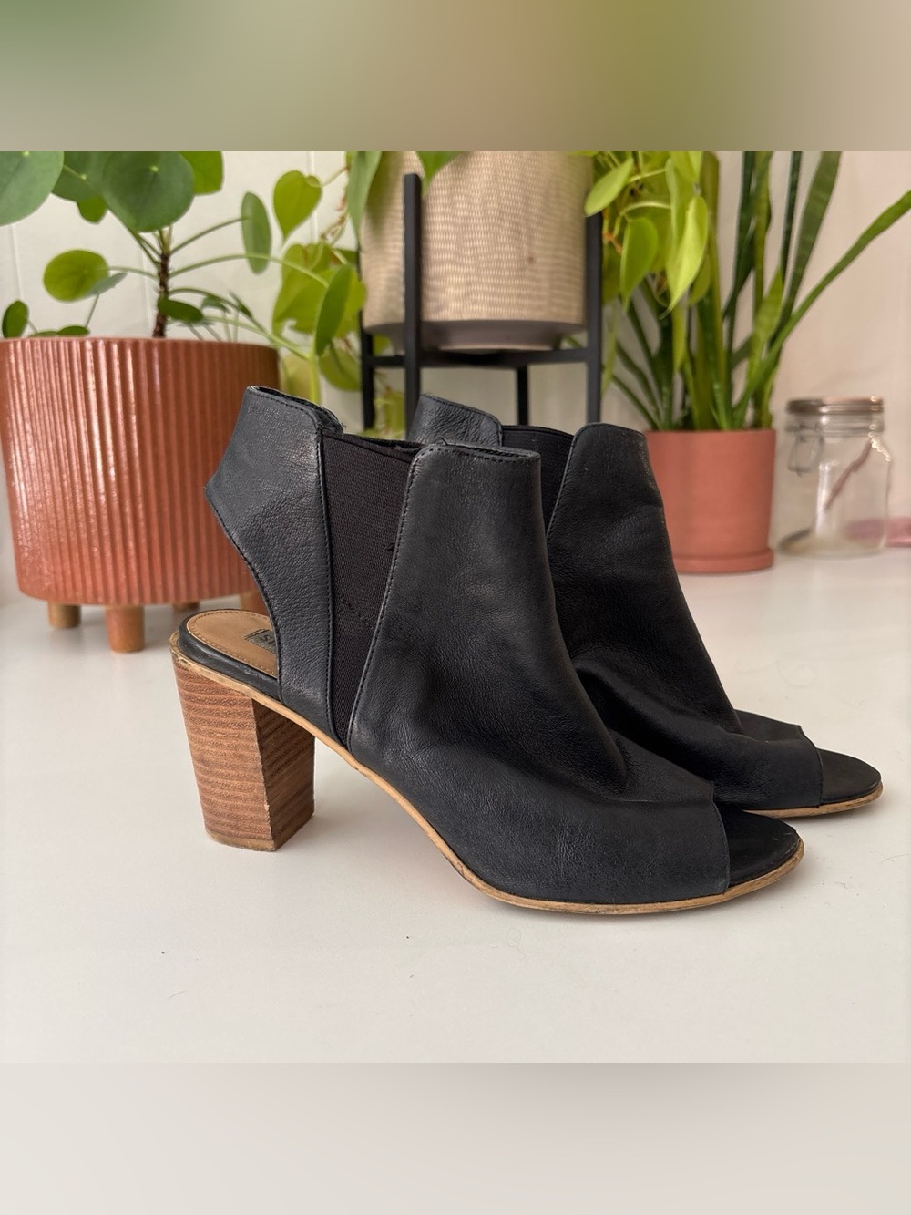 Steve Madden Black Leather Peep-Toe Block Heel Sandals - Size 8